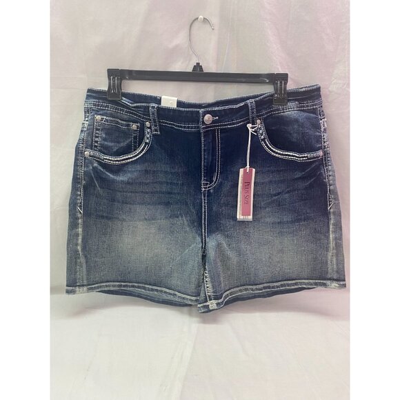 NWT Grace in LA Women's Plus Embellished Star Pocket Denim Shorts SZ 20 P-Short - Picture 1 of 8